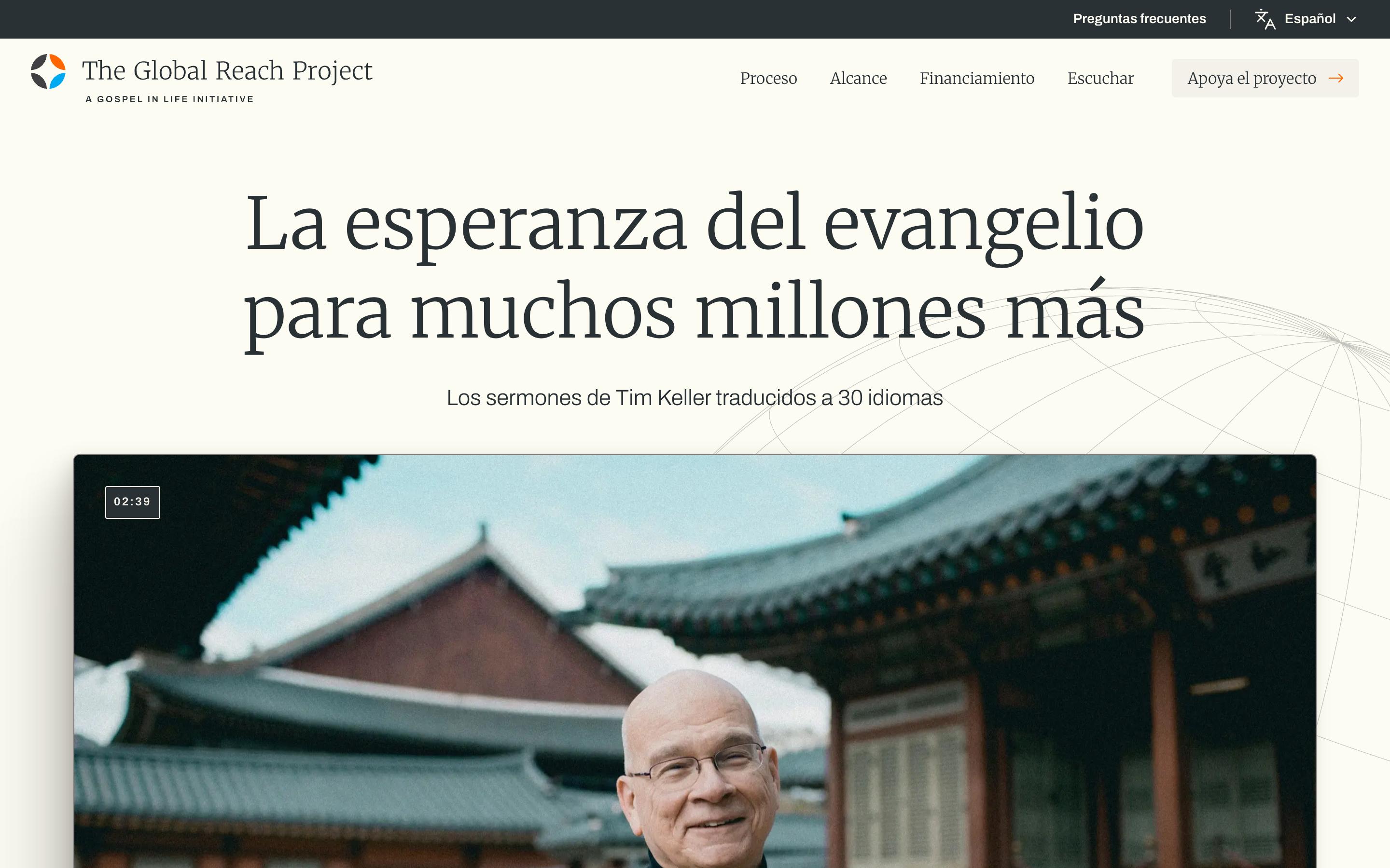 The campaign homepage in Spanish, headed "La esperanza del evangelio para muchos millones más," with a translated menu, an Español language selector in the top bar, and a film of Tim Keller in a palace courtyard.